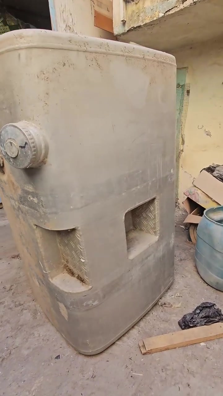 سلام عليكم بسبب الوعود المزيفه رجاء اذا مو شراي لتعب روحك وتعبني وياك تانكي فالفو جديد طوافه وياه شرط مابي شخط ولا ضربه ابد القياس 112سم*70*60 مكاني الموصل تواصل ***********
