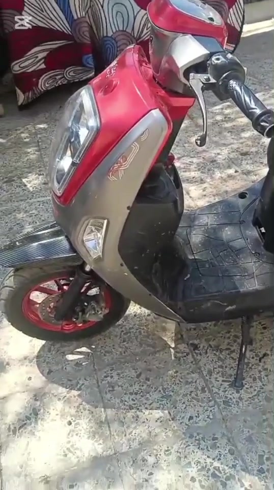 بوليس • حديث • بيه مجال