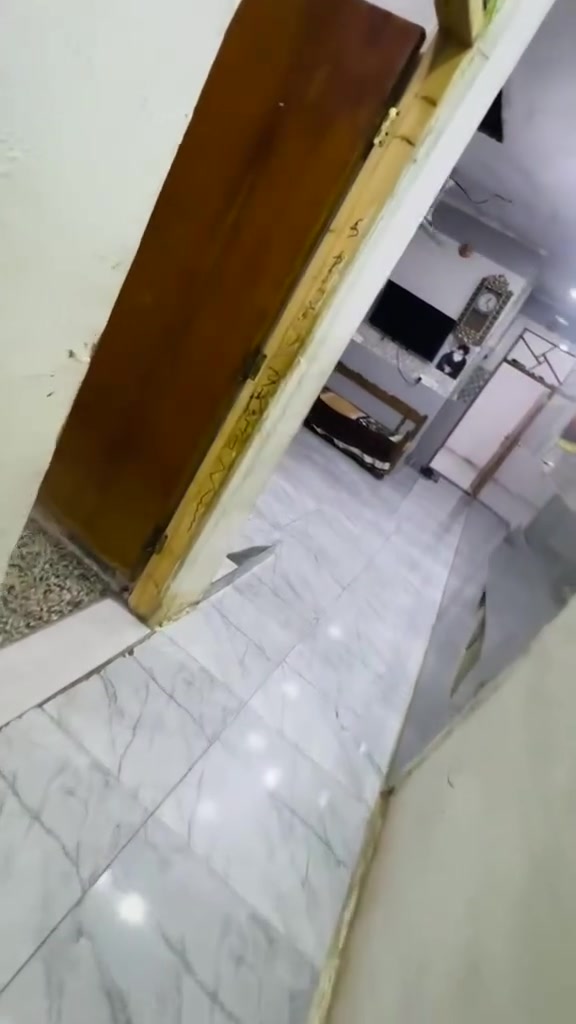 سلام عليكم بيت للبيع مساحه ١٠٠ متر متخل ثاني استفسار اتصال عل رقم ***********
