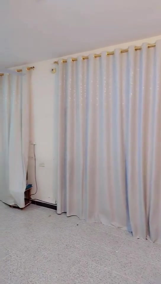 بردات مي الذهب اللون رصاصي فاتح مشجر بذهبي العد ٣ بردات القياس الطول ٣ العرض ٤ سعر الواحدة  ٢٥الف العنوان بعقوبة التحرير رقم الهاتف ***********
