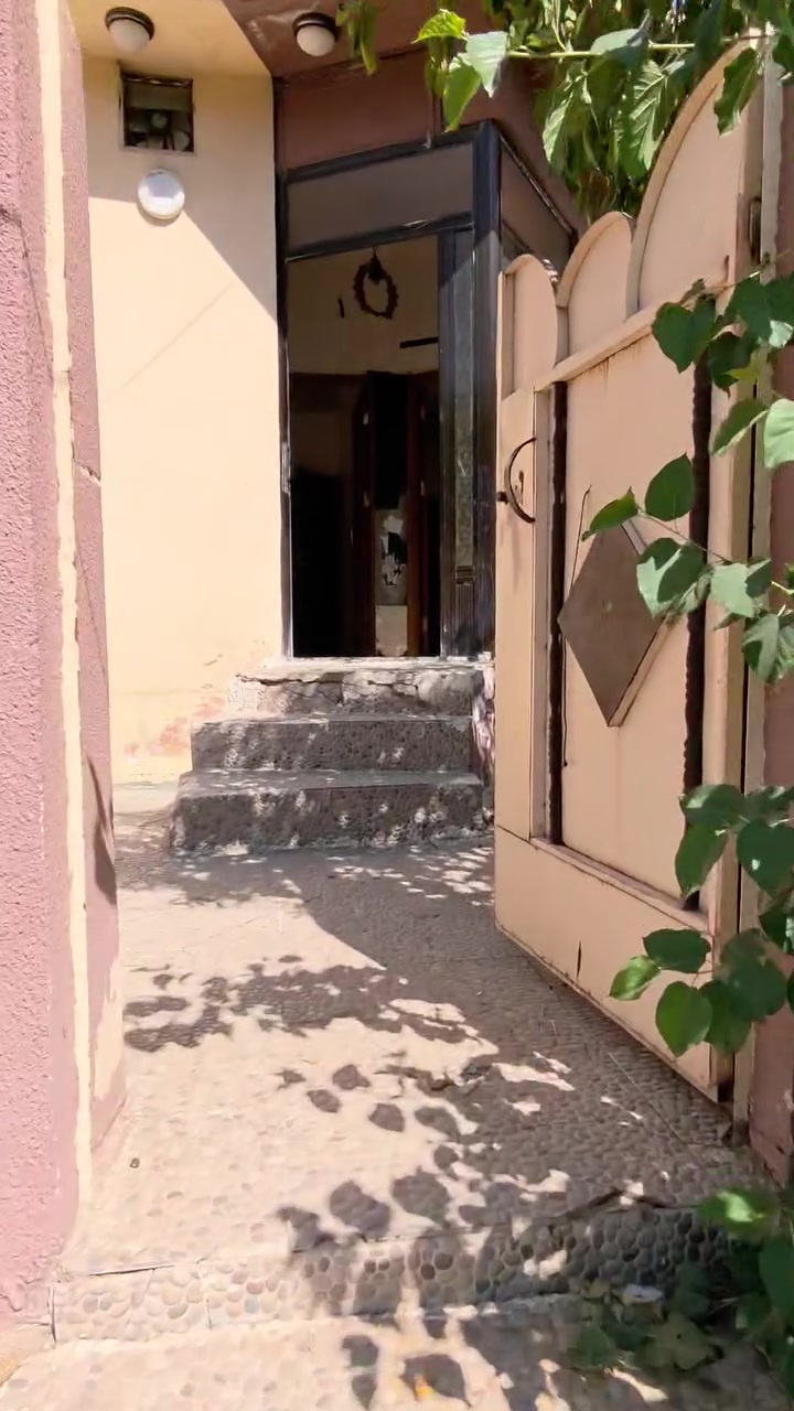 خانوو یەکی ٢٠٠ مەتر لە ڕاپەرین بۆ فرۆشتن بەری فرۆکە خانە دوو نوستنی تێدایە نرخی تەنها ٧ دەفتەر نیو مامەڵە بۆ زانیاری زیاتری پەیوەندی بکەن 
***********
***********
#foryou #wheneverwherever #whatsappstatus #whattowatch #پەیوەندی

