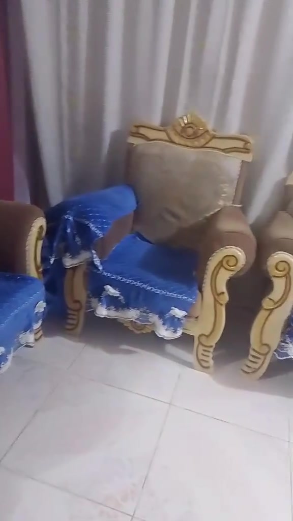 تخم ١٠مقاعد نضيف السعر ١٥٠ بي مجال
العنوان الصقلاويه 
***********
