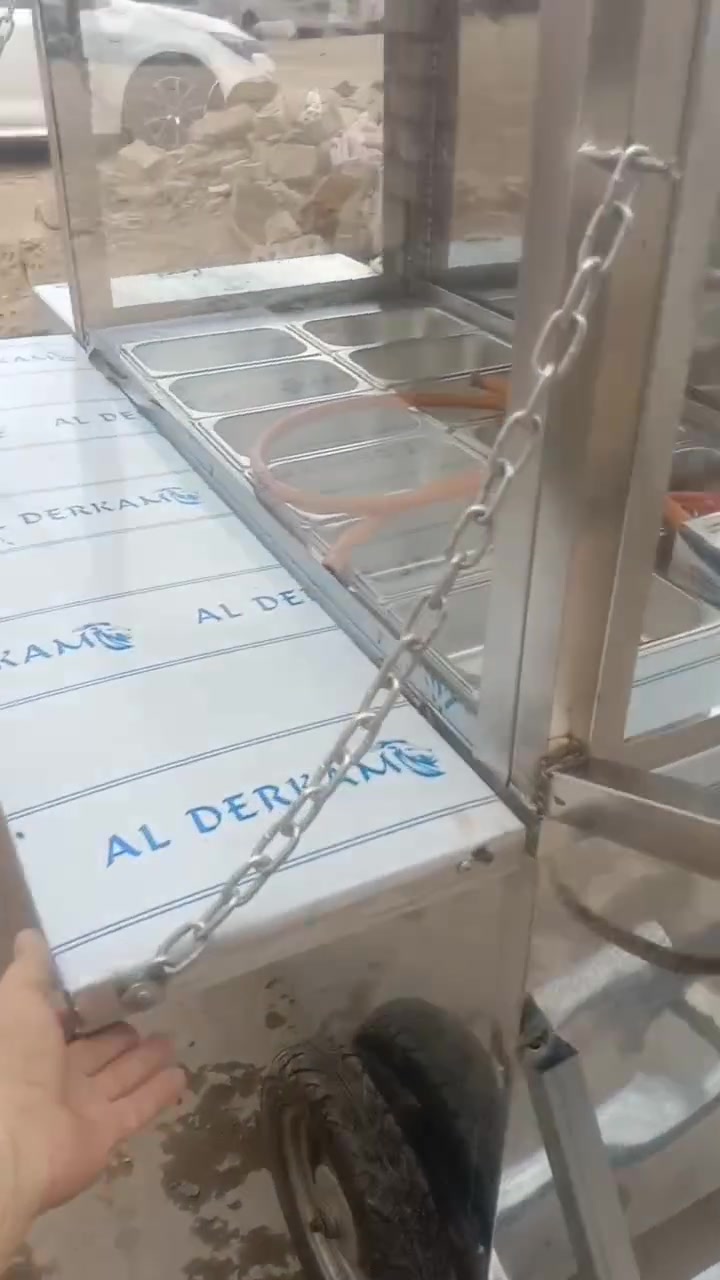 عربانة جديدة • ١٢ وجبة • لوحة إعلانية