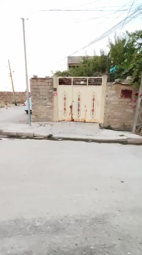 السلام عليكم دار للبيع في حي القاهره  قرب سايديين البنوك قريب على شارع العام ملك  صرف سند 26  بيت ركن طابقين شرقي متكون من اربع غرف ومطبخ  وصحيات  مع حديقتين مساحته 175 متر  سعر البيت بحساب ارض  الاستفسار الاتصال على الرقم. 
***********
