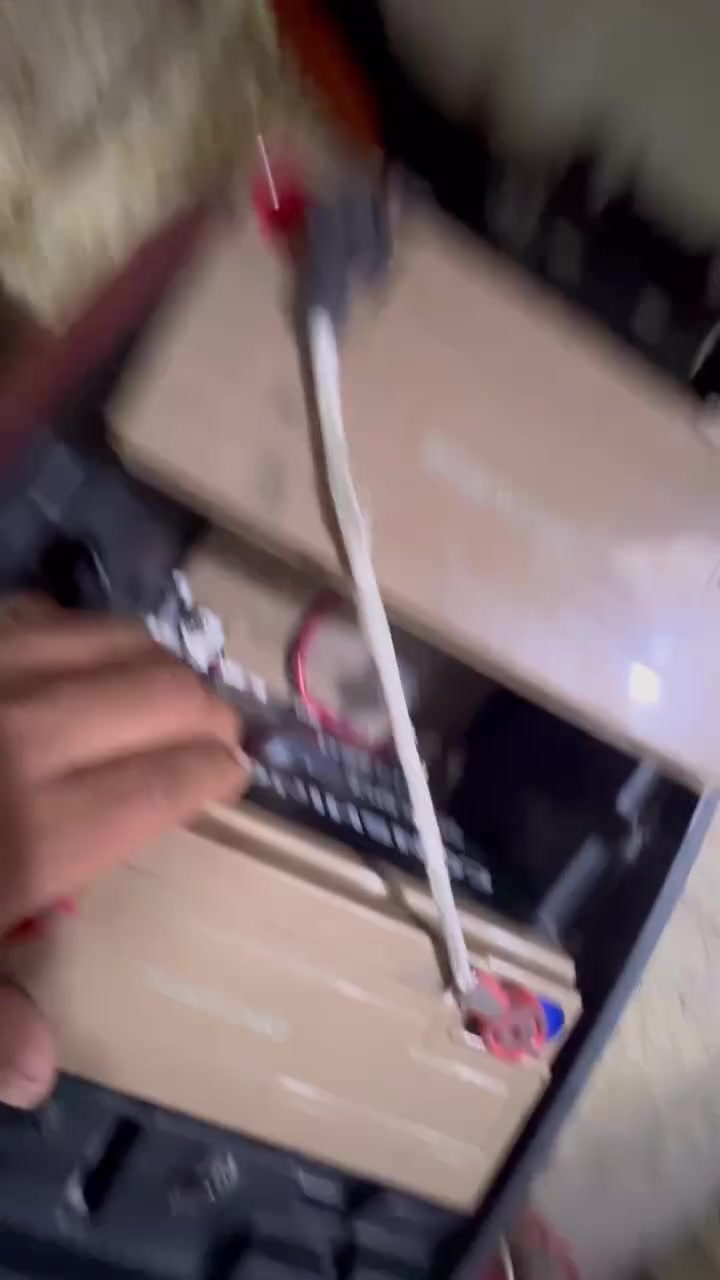 سلام عليكم اكس 900مديل 2026فول مواصفات نفس الي بل صوره بل نسبه لشاشه كانت تخربط لان عود اريد ارتب دراجه بدلت شاشه بهاي شاشه صارت نفس الي بل فيديو دراجه تشحن وكلشي مابيه 33امبير سعره مناسب مكاني بصره قديمه رقمي ***********
