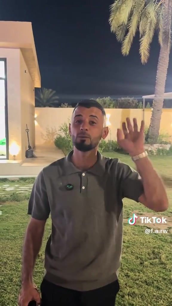 السلام عليكم مزرعة جاهزة للبيع طابو ملك صرف لوجه 27:50 ونزال98 في المدائن ثاني قطعة من شارع سيد علي خدمات ماء اساله كهرباء تبليط جاهز من كلشي السعر700 وبي مجال الاستفسار مكتب الجبوري للعقار ***********
