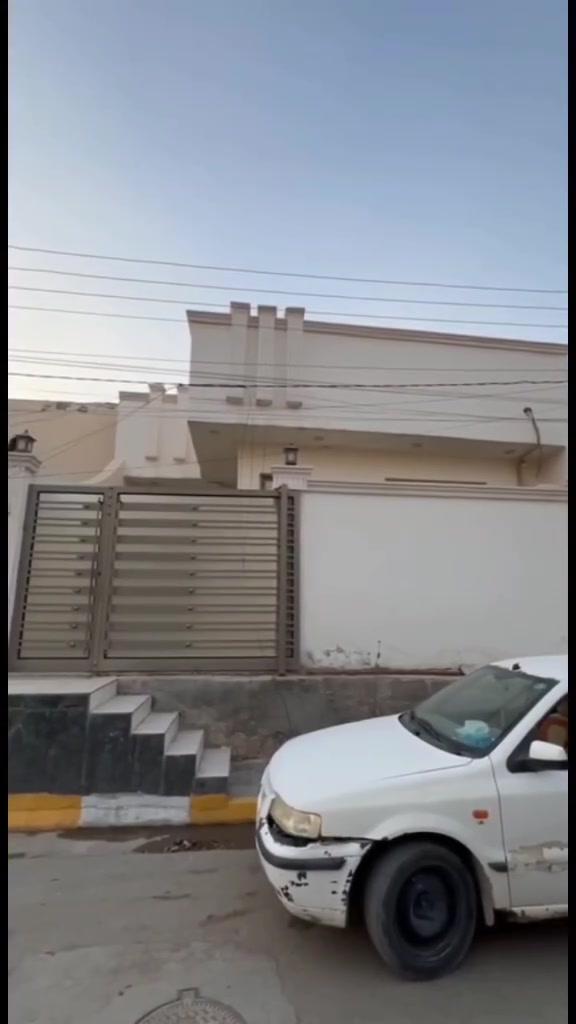 🏠 منزل للبيع في الديوانية – حي الفرات

📍 الموقع: حي الفرات، قرب مدرسة الاقتدار
💰 مطلوب للإسكان: 62 مليون دينار
💳 التسديد الشهري: 332 ألف دينار
📐 المساحة: 193.5 متر مربع
📏 الواجهة: 9 أمتار
🏗️ البناء: كونكريت – طابقين

الطابق الأول:
• غرفتا نوم، إحداهما ماستر
• مطبخ
• استقبال
• صالة
• دورتا مياه
• كراج

الطابق الثاني:
• غرفة
• صالة
• دورة مياه

📞 لمزيد من التفاصيل، مراجعة مكتب صناع المال للعقار.

#مكتب_صناع_المال_للعقار_للاستثمار_والتطوير_العقاري
***********
***********
