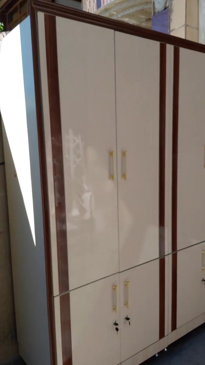 معرض فراش شغل يد تفصال نجاره كلار فول احطاطه ويا العمر نظيف جدا جدا جدا 3 متر عمقة 60 ارتفاعه مترين 30 سنتيم صاحبه مفصله 800 الف هسه معروضه 375الف العنوان كلار ***********
