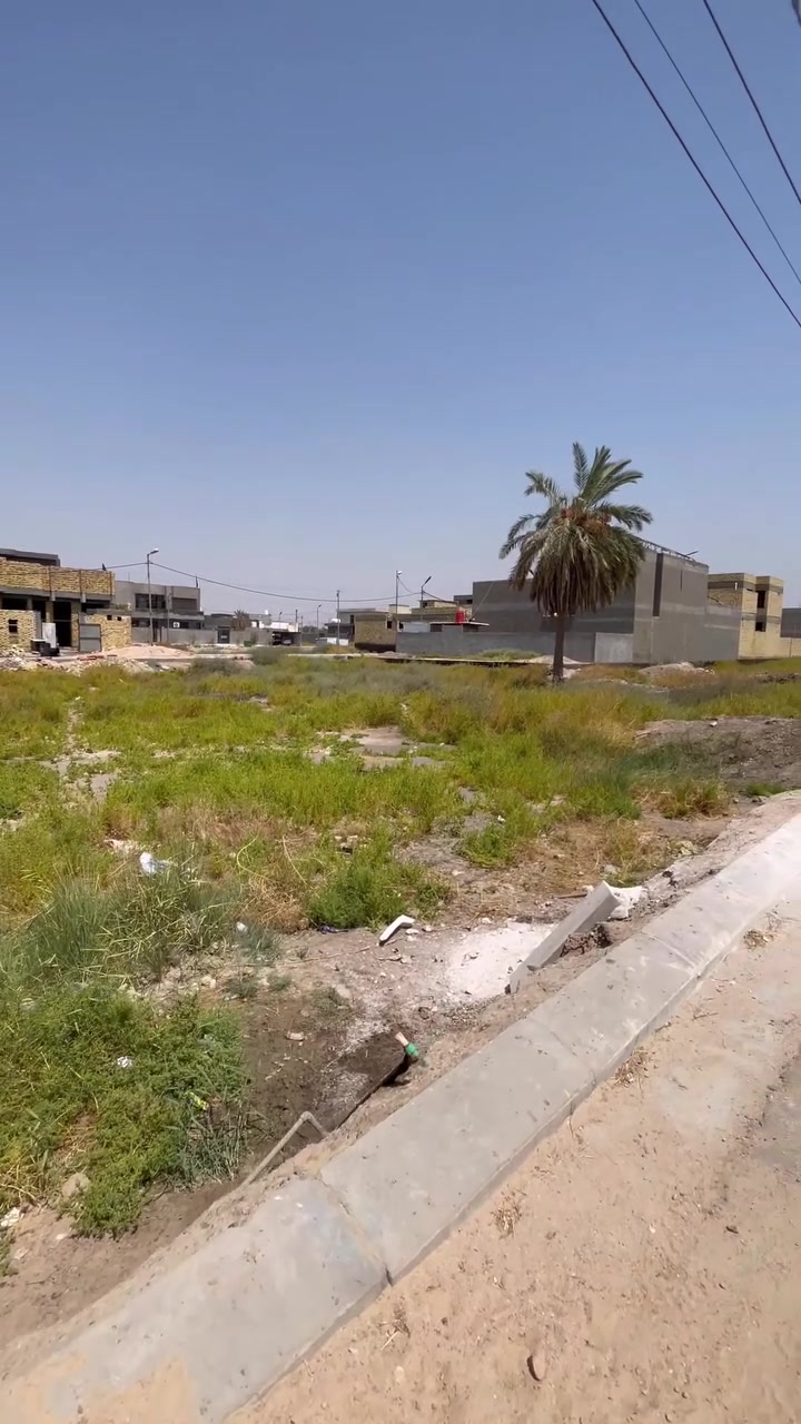 سلام عليكم قطعة للبيع العنوان بستان عليوي  الشارع القبل  حيدر الحمداني  مساحة 250 متر الاستفسار ***********
