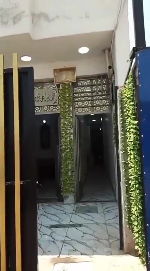 @إشارة بيت بحي دجله قرب مدرسه الكرفانات سابقا بيت بناء طابوق طابق واحد بيت جاهز خدمات كامله عارضه 52 وبيه مجال البيت 100 متر  العرض 5 النزال 20 والبيت  مسلح رقم الهاتف ***********واتساب فقط

