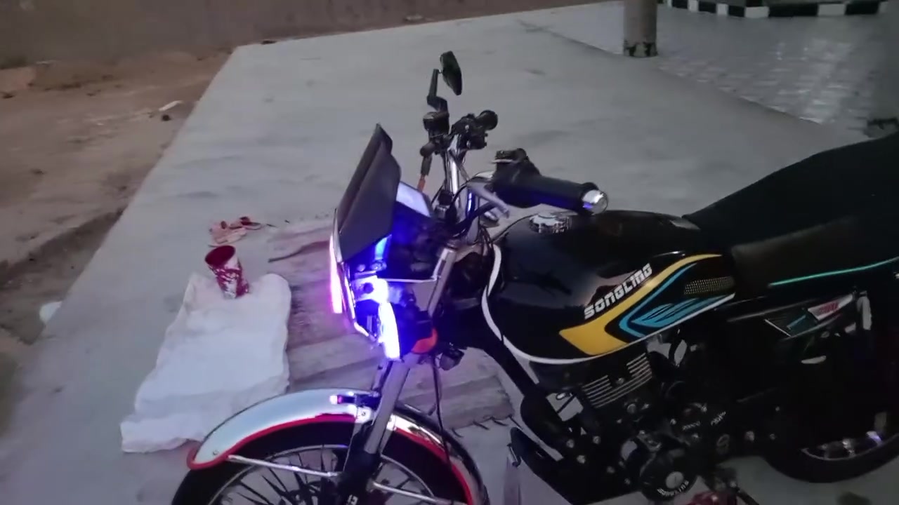 سلام عليكم اخوان موشراي لاتراسل اترجاك سافان موديل ٢٥ محدثة ٢٦ جديدا اوراق ورثت وكيل بيها محرك ٢٠٠ شوف صورها واقتنع وخابر تصوير اليوم مكاني حلة شارع ٨٠ السعر ٧٢٥وبيها مجال رقمي *********** وخاص موجود
