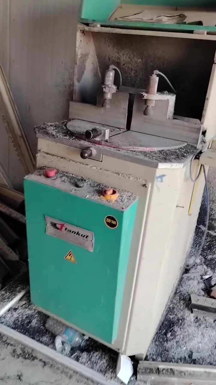 معمل للبيع سنكل فيز ٦ قطع مع غراض للبيع *********** 
معمل للبيع سنكل فيز ٦ قطع مع غراض للبيع ***********
