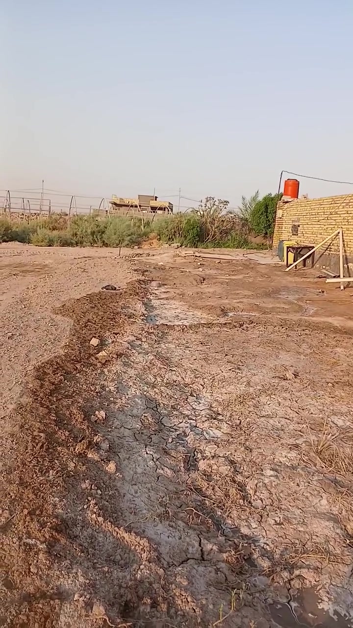 سلام عليكم
سند 25بسمي 
بيت مساحه 600متر   طريق ديوانيه نجف قرب ساحة التوديع وي الشط الصب 

يبعد عن جسر 300متر 

2غرف نوم 

صاله 

براني 

حما 

مطبخ 

كراج 

***********
