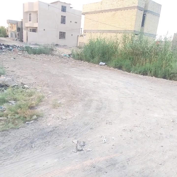‏قطعة للبيع مساحه 100متر
مدفونه وكامله ثالث قطعه عن الشارع تنزل من اسواق ركن الجامعه مسافه 800 متره
مكان كربلاء  خلف جامعة فريحه  مقابيل كاع حسين البهادلي 
جنس العقار طابو زراعي سند  25إقرار محكمه 
 رقم العامود 119طريق  كربلاء طويريج  
خدمات ماي وكهرباء  عرض شارع 6متر
#للاستفسار تصال على الرقم  ***********
***********
