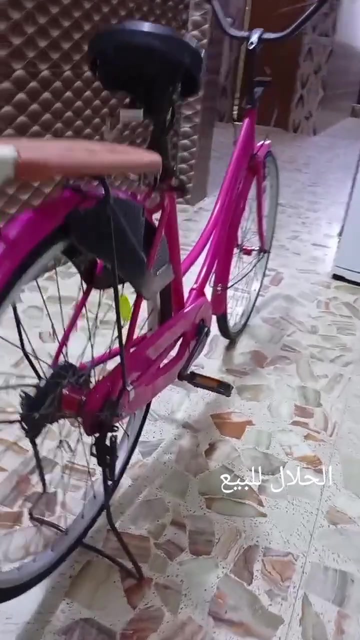 السلام عليكم بايسكل للبيع العنوان بغداد العبيدي البايسكل احله من الصوره هاذه الرقم بي بس واتساب*********** التفاصيل على هاذه الرقم
