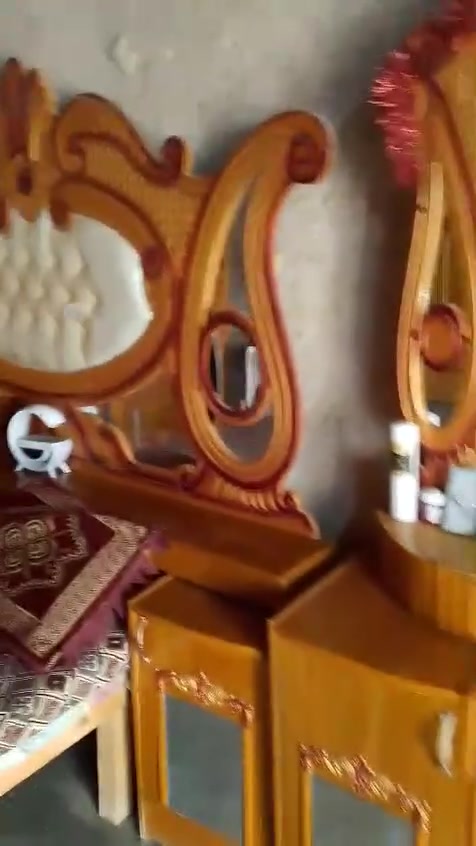 سلام عليكم  قرفت خشب لبيع سعره 750 بيه مجال شي بسيط  العنونه القائم حصيبه 
رقم مبايل ***********
