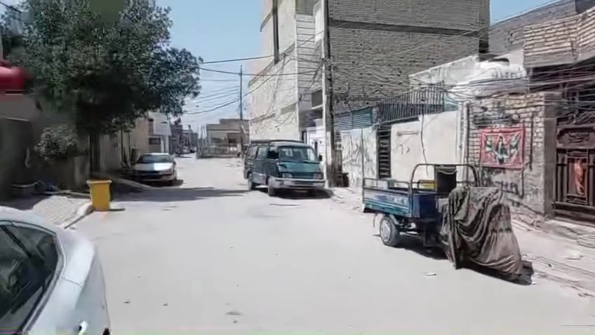 بيت 100 متر 5*20 يحتوي على / 
اسقبال 3*4 
غرفة 5*5
حولي 4.60* 6 
صحيات بناء 23 
 العنوان بغداد حي اور حي الكوفة قرب اسواق ادم 
مثل مموضح بالفيديو للاستفسار 
***********
