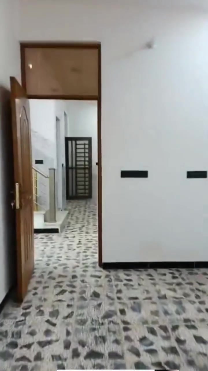 ١٠٠ م طابقين بحي الفرات زيرو ، المربع الاول  
السعر ١١٨ او مراوس  على ان يكون بيه  كراج و قريب على الشارع العام 
***********

