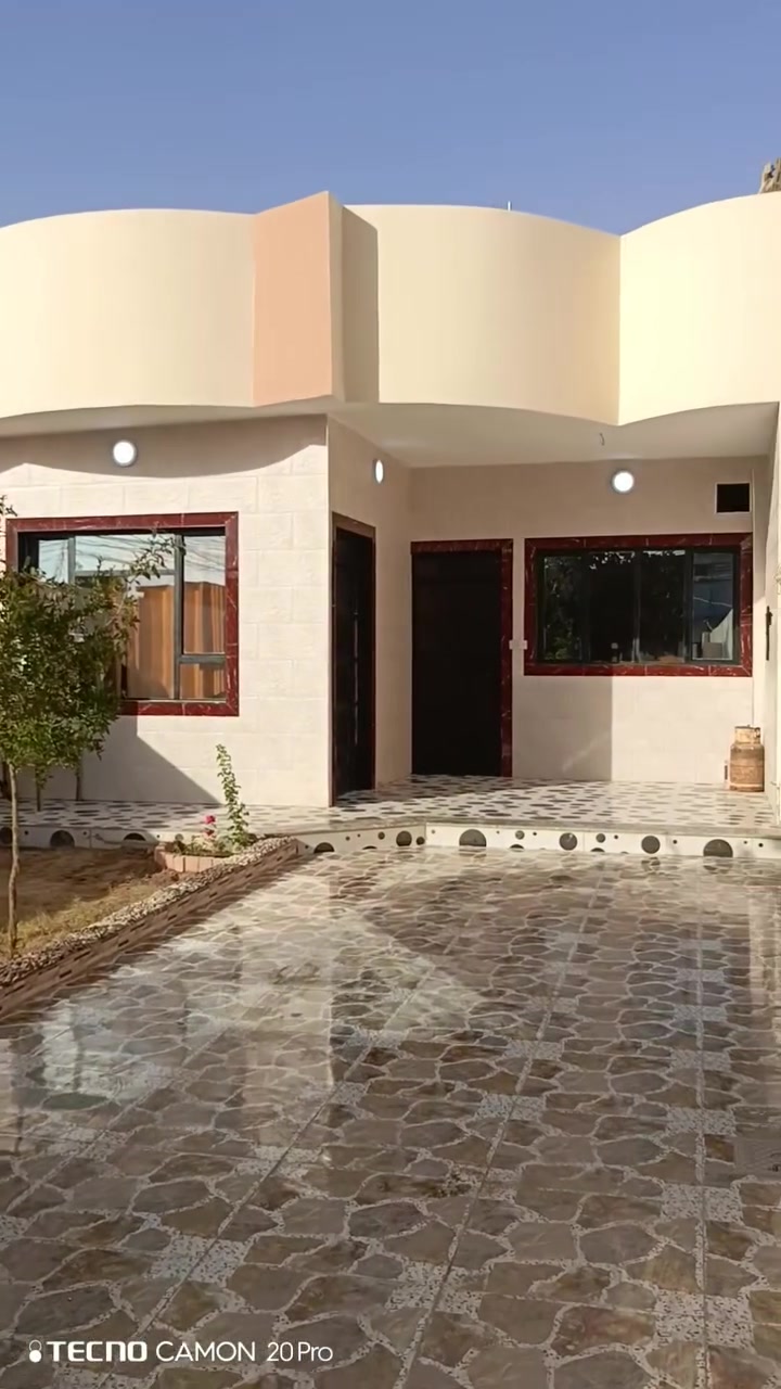 السلام عليكم
بيت🏠 للبيع في بعويزه المساحه 250متر واجهه 8وعمق 32
مساحة البناء 160متر  المكان خلف مدرسة بعويزه 
يم مولدة شاهين السعر 58 وبيها مجال واي استفسار 
اتصل ***********
***********
