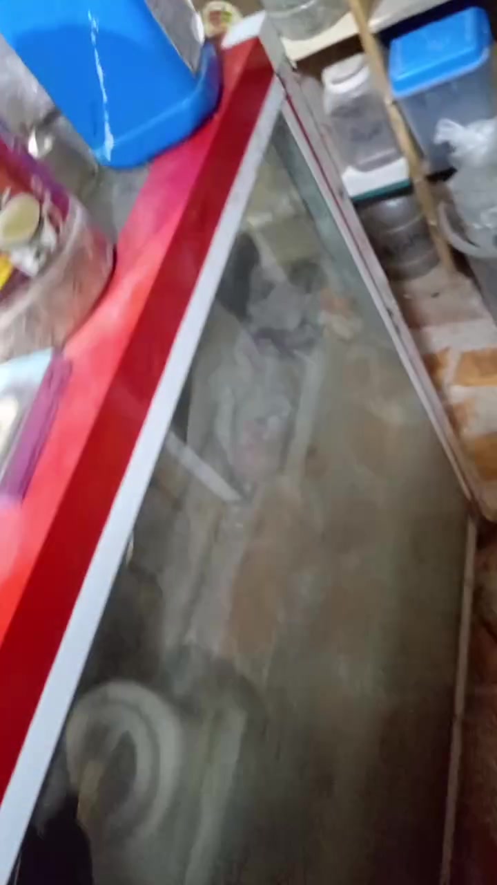 ميز معرض زجاج المنيوم  طوله مترين ونص ونظيف 
وسعره 100 وبيه مجال
للاستفسار الرقم ***********
