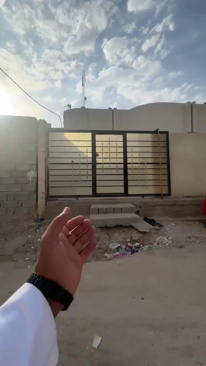 بيت البيع طابو زراعي عراقي اصولي مساحت البيت 220 متر يحتوي البيت على قرف عدد 2 وستقبال وصاله ومطبخ وصحيات العنوان البصرة أبو الخصيب الصنكر السعر 110 وبي مجال الستفسار نتصل على الرقم *********** بي واتساب
