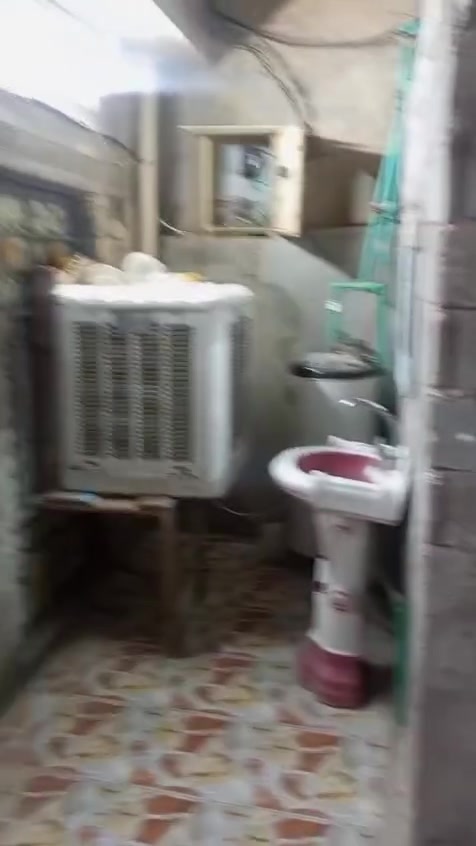 بيت للبيع مساحه البيت 150  مقابيل النازحين شارع تبليط وقريب ع شارع بيت كامل رقم التواصل ***********
