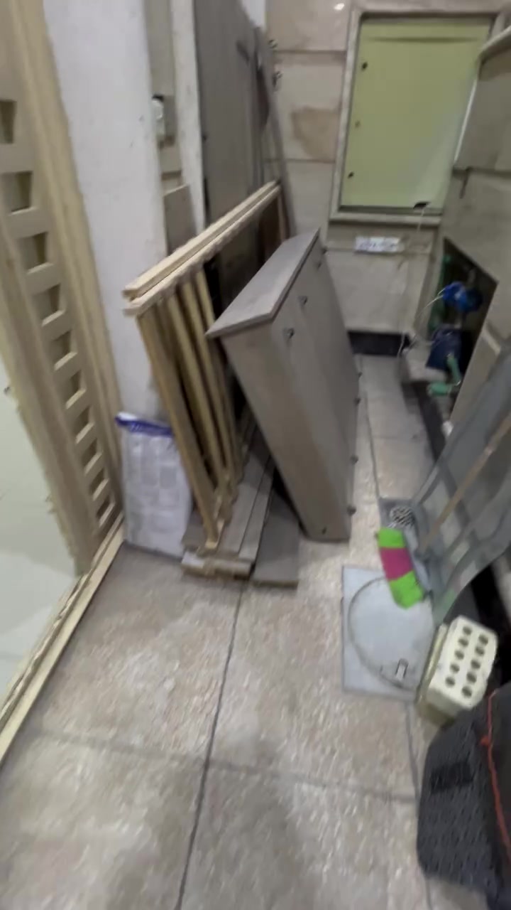 توجد شقة ارضيه للإيجار حديثه بحي الإعلام غرفه وصاله ومطبخ وخدمات ايجاره 650 قفل للاستفسار/ ***********
