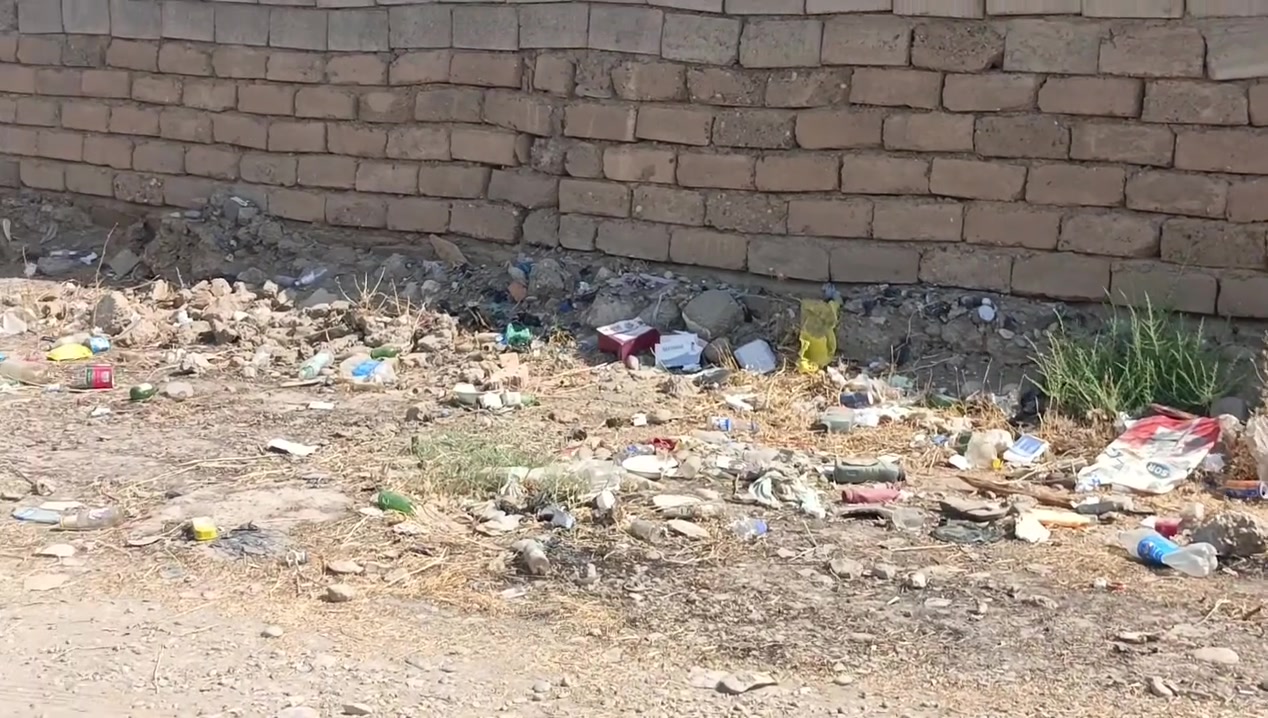 السلام عليكم توجد واجها محل العروض 4ونص متر العمق 8متر الموقع عويجيله موبعيده عن سوق عويجيله هاتف ***********
