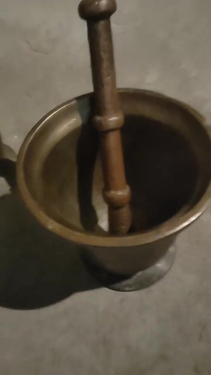السلام عليكم 3هاونات للبيع سعرهن 300 للتواصل ***********
