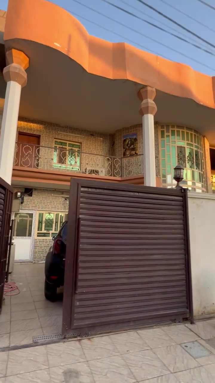 السلام عليكم 
بيت طابقين المساحه 200 متر 
بيت نظيف وجديد
العنوان حله ورديه خارج قرب مجمع الأمير التجاري 

‭***********‬
