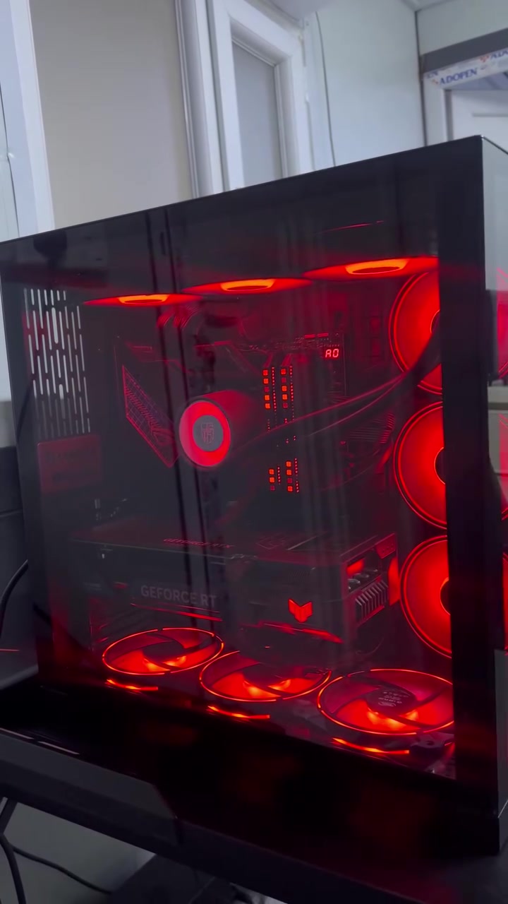 السلام عليكم شباب شلونكم
#للبيع تجميعة Gaming Pc 
المواصفات 

معالج cor i9 13900f ☠️

كرت شاشة Asus tuf 4070ti 12G🔥

مذر بورد Asus Rog Strix Z690-E 

رامات corsair dominator 2x16 32g ddr5 ☠️

بور سبلاي deep cool 850w gold 

مبرد deep cool 360mm liquid 

هارد للنظام 1 تيرا ssd

 Auer8 Case Lian Li🔥

مستخدم شبه جديد كفالة عامة نظافة 100% 
للتواصل *********** whatsApp# 
او مسنجر عبر الصفحة 
مع تحياتي ومحبتي 
Joy-Store ❤️
