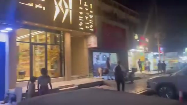محلات عدد ٢ للإيجار
١مساحه ٨متر ٢*٤
٢مساحه ٣٠متر ٣*٨ حرف l
عنوان حي اور شارع العام مجاور سنتر حي اور 
***********
