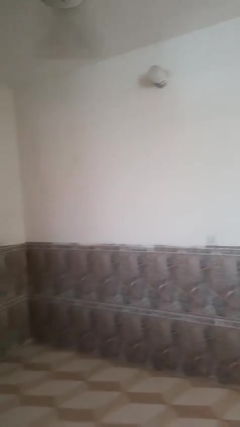 السلام عليكم شقه للايجار طابق الثاني 
صاله وغرفه ومطبخ وصحيات نضيفه 
عنوان شارع المضخة قرب جامع محمد رسول الله 
سعر الايجار قفل ،300
توجد دلاليه 
مجهزه خط مولد. وماطور. وتانكي
للاستفسار ***********

