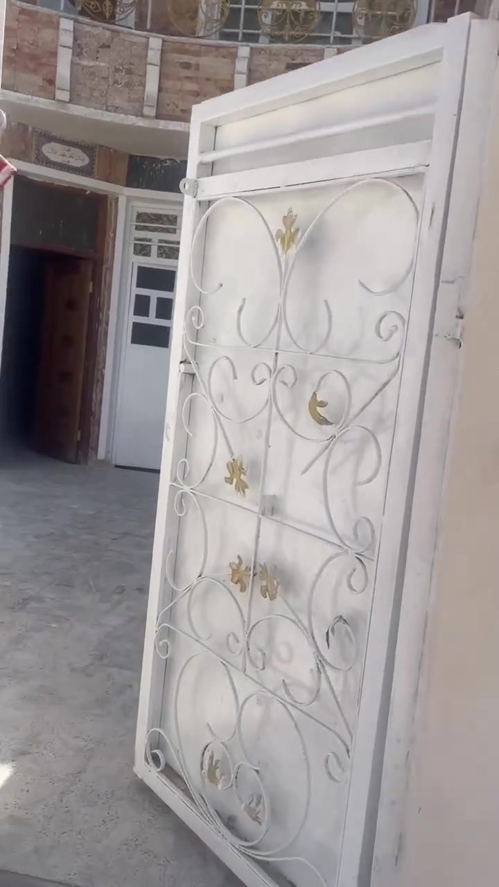 بيت ١٣٠م سند أربعة نوم في الحسينية منطقة المخابرات  السعر ٩٨قفل بيع مستعجل ***********
