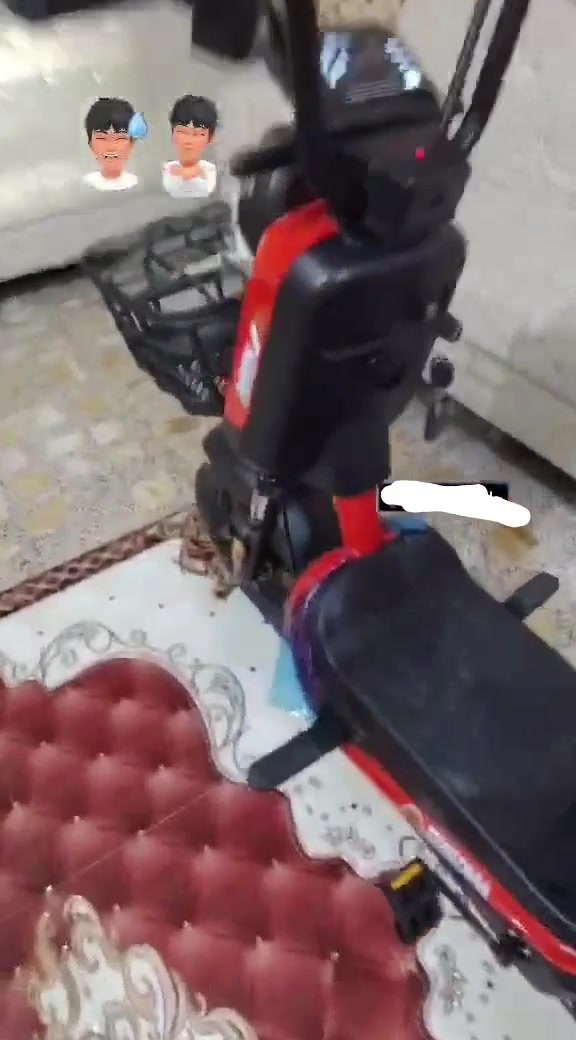السلام عليكم 
باسكل شحن حجم 14 
بي بس بنجر تاير لخلفي 
نضيف جدأ 
سرعه 40 
نمر 3