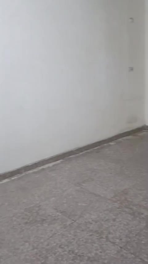 شقه للايجار حي الشموخ على شارع عام 
تحتوي على
 استقبال غرفتين وصاله ومطبخ وصحيات مطبخ حار وبار 
الشقه نظيفه كلش طابق ثاني
الدرج مشترك وياك شقه 
***********
