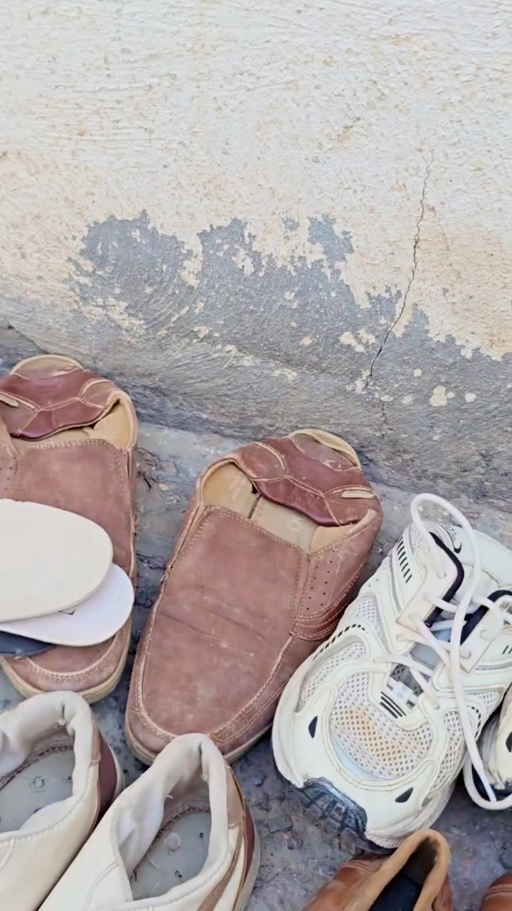 السلام عليكم 
احذيه للبيع يحتاج لهن غسل عدد 7 
شلع قلع 10
***********
