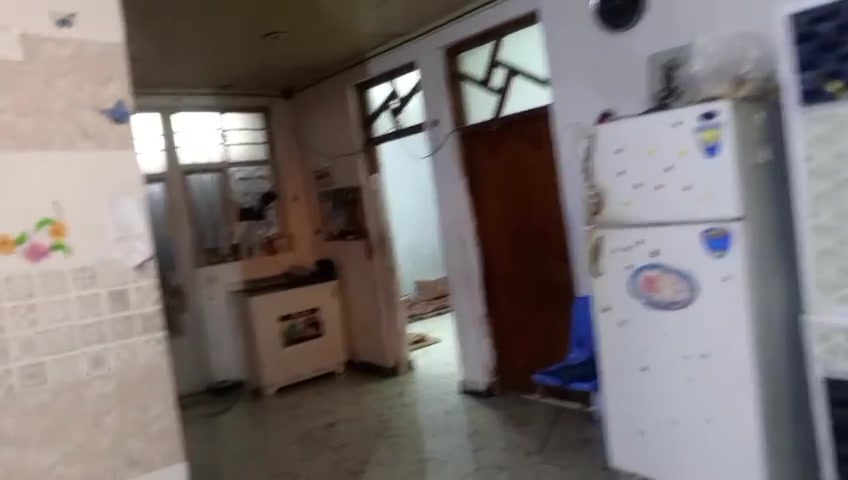 سلام عليكم عندي بيت للبيع في سريدات الجديده بشارع منصور الركابي مساحه البيت 150بناء 100وحديقه 50للستفسار ركن على شارعين
