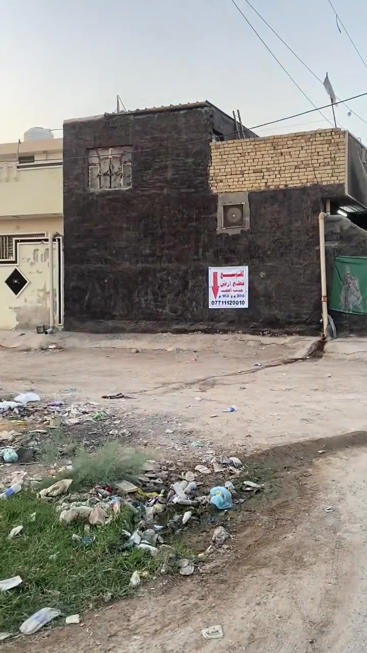 السلام عليكم قطع ارض للبيع منطقة الكرغولية جسر ديالى الجديد وره جامع الإمام علي 200 متر و160 متر ماء كهرباء تبليط كلة واصل قرار 25 محكمة المدائن 
الاتصال على الرقم ***********
