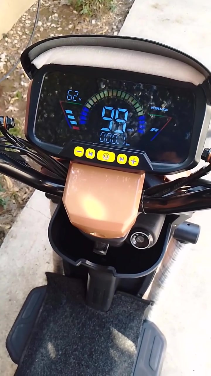 ماطور شحن  2026 RS9 ماطور جديد قبل 14يوم اخذتو
⚡ المحرك: 1200 واط
🔋 المتحكم: 32 أمبير
🏁 السرعة القصوى: حوالي 58 كم/س
🔋 مدى الشحنة: 60–80 كم حسب البطارية والوزن والطريق
🛞 الإطارات: 3.00-10
🛑 فرامل أمامية وخلفية ديسك
⚖️ الوزن: حوالي 54 كغم �
Winlee +١
مكاني موصل جانب الأيسر
السعر 550وبي مجال
الرقم
***********
