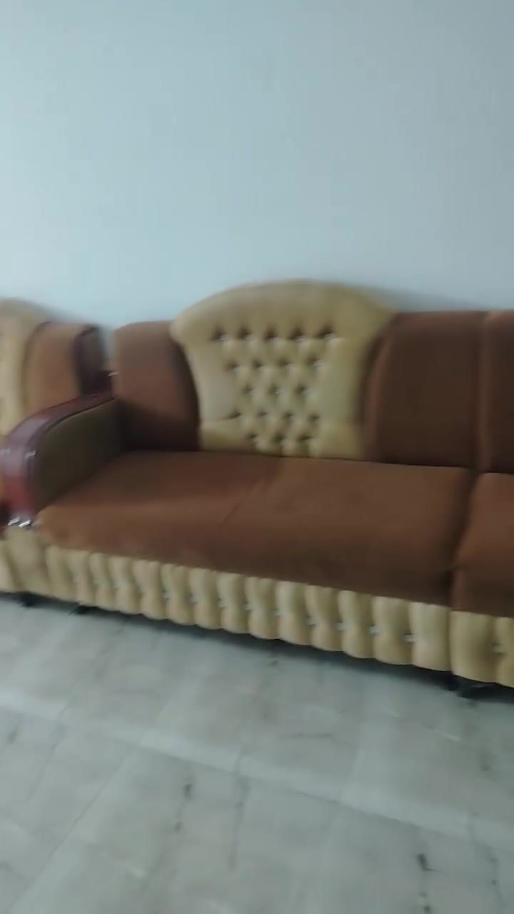 السلام عليكم ديوان للبيع تزكام نضيف حيل 20نفر اي ضرر مابي السعر 800وبيه مجال مكان حله بكرلي رقم ***********الرقم بيه واتساب
