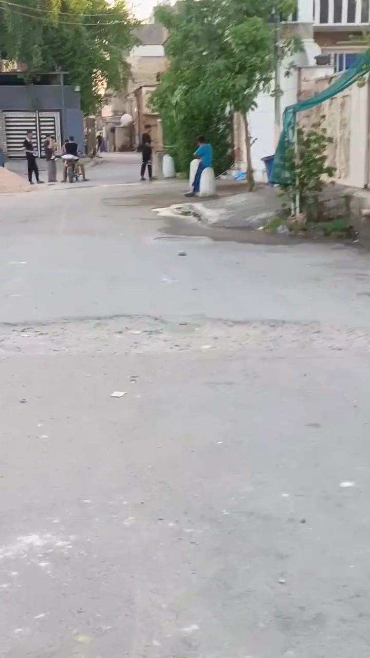 الدار البيع مساحة ١٤٤م مقسم القطعتين صالح الاستثمار الموقع الحبيبيه قرب الاورفلي وسوق الدجاج قريب عله شارع الاستفسارات إتصل على رقم (***********)
