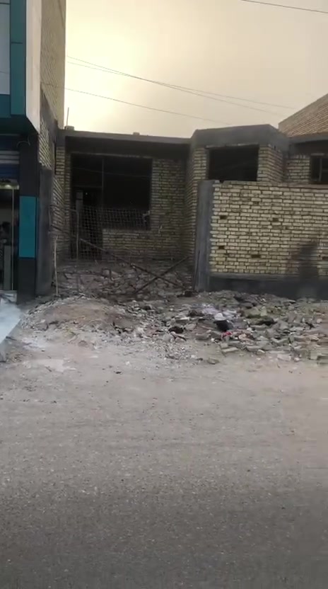هيكل للبيع طابو صرف مسقف كونكريت مسلح مساحه ٢١٠ متر ونزال ٢١ متر واجهة ١٠ متر بصف الركن عرض الشارع العام الرئيسي السائدين ٣٠ متر يصلح تجاري او سكني مبني بيت محتويات غرفتين نوم اصاله استقبال ومطبخ منورين تواليت وحمام داخلي وخارجي الرابط بين حي سومر الثانيه وحي اريدو قرب السوق العصري وتساب***********
