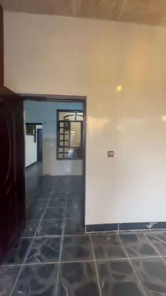 السلام عليكم بيت للبيع موقع بعقوبة شفته بضهر قاعة بيانو من قرّب المولدة
طابو زراعي سند ٢٥ المساحة ١٠٠ متر موقع جميل السعر ٧٠ الاستفسار ع رقم ***********
