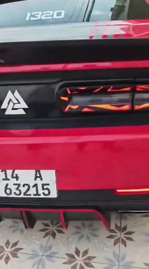 سلام عليكم سياره جالنجر شيكَر 18 اصل 
عليهه برمجه وتفريغ وشوته مفتوحه وكزوز srt ووسطيات slp 
وويل روهانه جديد ما بي اي فطر ولا تصليح
 وبيهه دركه فورجد كاربون فايبر ودواخل كاربون فايبر
 وغرفه حمره كنتاره وجلد 
السياره ماشيه 60 ميل تقريباً بل 95الف السياره بحاله الوكاله جديده لا مبدل بيهه بطل ولا برغي مفتوح بلمكينه عليهه ادامه كامله من منضومه مي ولف حماوه 82 كل ما تدوس تنزل حراراتهه فدشي كلش مرتب 
 ربع دينار مينصرف عليهه كامله مكمله من ناحيه شكل ومن ناحيه اداء 
فئه نادره ومميزه  السياره ضربتهه جاملغ وبنيد وطرف الباب لان راجع عليه الجاملغ من جهه عكس سايق
للاستفسار ***********
مكان السياره العماره ميسان

