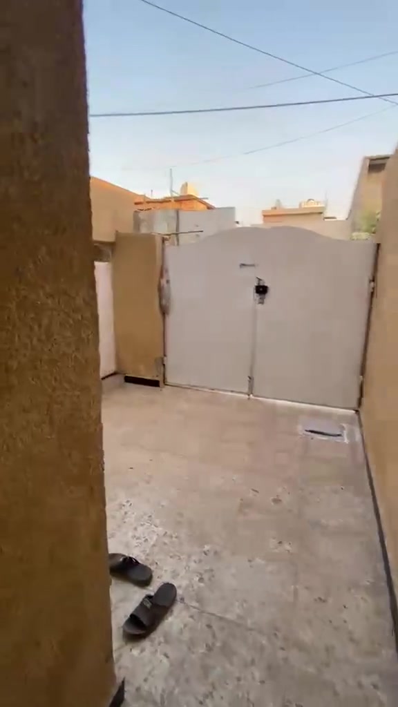 بيت ١٠٠ متر للبيع حي البساتين قرب أسواق المندلاوي🤍 ومثلجات سفيح  اي استفسار. عله هذا الرقم ***********

