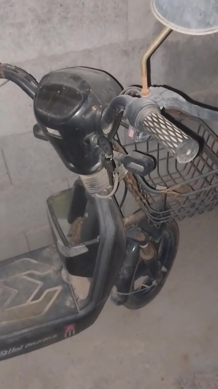 للبيع.. للبيع 
ماطور شحن شغال شرط بس يرادلها باتري وغسل 
لأن چان مدة متروكة أدفع سعر يعجبني ابيع 
للاستفسار الاتصال ***********
واتساب ***********
