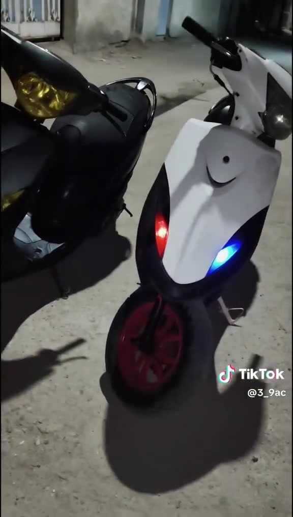 سلام عليكم ماكس عدله للبيع اسوده
ماكس مرتبه وتجي اشوف بعينك وغراضه جديده شوته جديده وكبريته وباتري جديد تشتغل سلف وهندر دبلات رياضيه مكان البصره شط العرب سعره 600 قفل دراجه برقي ما مفتوح بيه مرتبه
وشلعه قويه للتواصل معه رقم*********** دراجه كامله من كل نواحي من استان صغير و استان الوسط وإذا عجبتك راسلني
