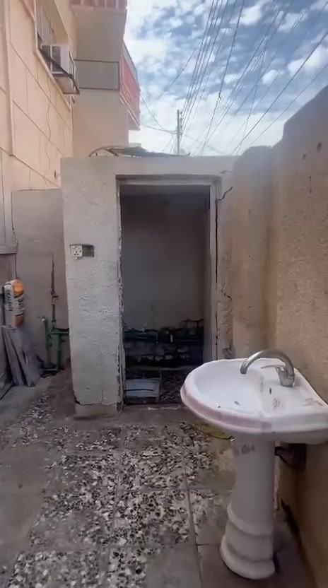 طابق ارضي ركن مساحه 110
خلف ارض الاحلام شارع المولده
ستقبال مطبخ غرفه هول صحيات 
البيت جاهز حته واير السحب موجود 
خاص واتس
***********
