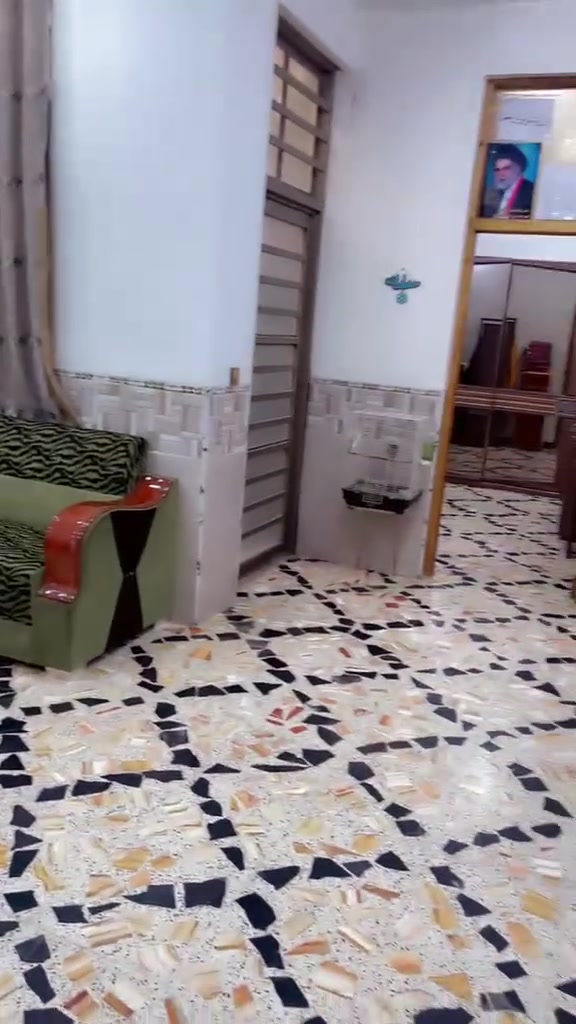 السلام عليكم بيت ركن 240 متر بناء 2025 بيت نضيف عنوانه سبع قصور الفرع الخلف المركز   قليل طابق واحد
يحتوي 
غرفتين نوم 
مطبخين
صحيات 3
تركين
واستقبال بحجم كبير
والبيت واضح نضافته وتفاصيله بلفيدوهات
لاستفسار
***********
